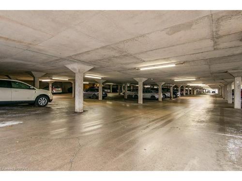 114-55 Green Valley Drive, Kitchener, ON - Indoor Photo Showing Garage