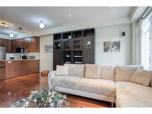 2-110 Highland Road E, Kitchener, ON - Indoor Photo Showing Living Room
