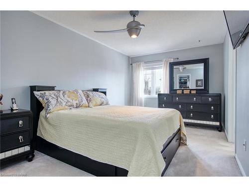 2-110 Highland Road E, Kitchener, ON - Indoor Photo Showing Bedroom