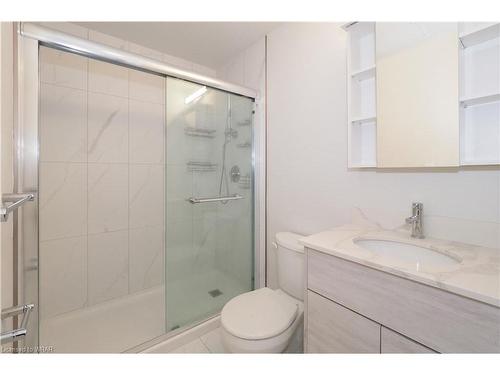 2911-60 Frederick St Street, Kitchener, ON - Indoor Photo Showing Bathroom