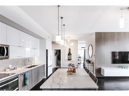 804-191 King Street S, Waterloo, ON - Indoor Photo Showing Kitchen With Upgraded Kitchen