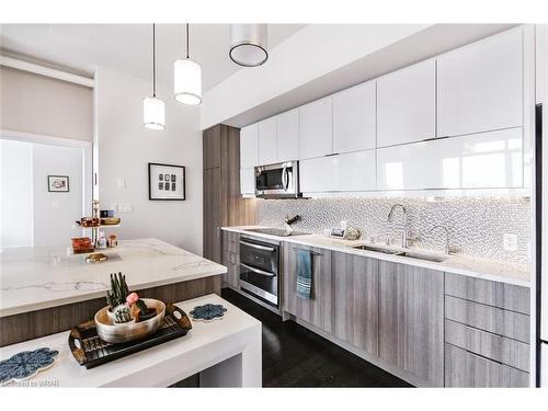 804-191 King Street S, Waterloo, ON - Indoor Photo Showing Kitchen With Upgraded Kitchen