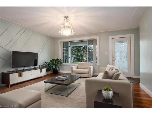 206 Winston Boulevard, Cambridge, ON - Indoor Photo Showing Living Room