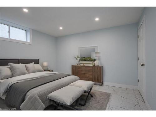 206 Winston Boulevard, Cambridge, ON - Indoor Photo Showing Bedroom
