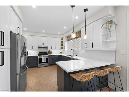 20 Lands Court, Cambridge, ON - Indoor Photo Showing Kitchen With Upgraded Kitchen