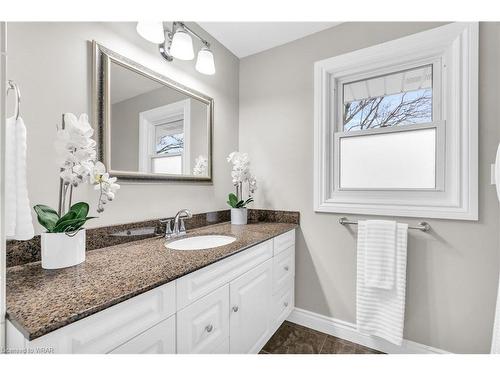 390 Krug Street, Kitchener, ON - Indoor Photo Showing Bathroom
