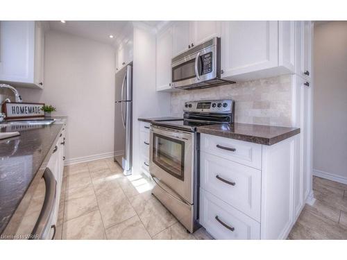 352 Coxe Boulevard, Milton, ON - Indoor Photo Showing Kitchen