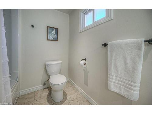352 Coxe Boulevard, Milton, ON - Indoor Photo Showing Bathroom