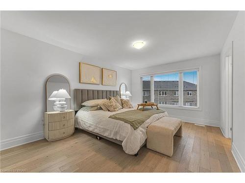 1534 Severn Drive, Milton, ON - Indoor Photo Showing Bedroom