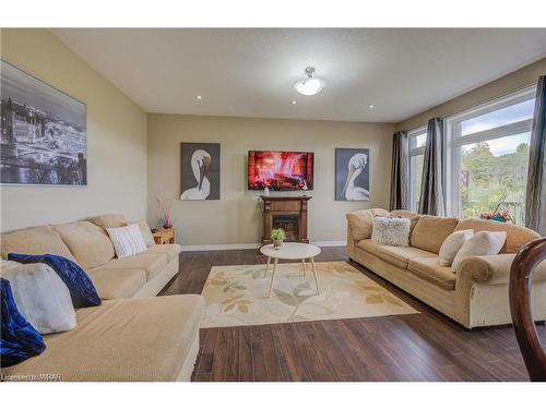 606 Sundew Drive, Waterloo, ON - Indoor Photo Showing Living Room