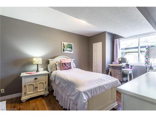 4 Adler Drive, Cambridge, ON - Indoor Photo Showing Bedroom