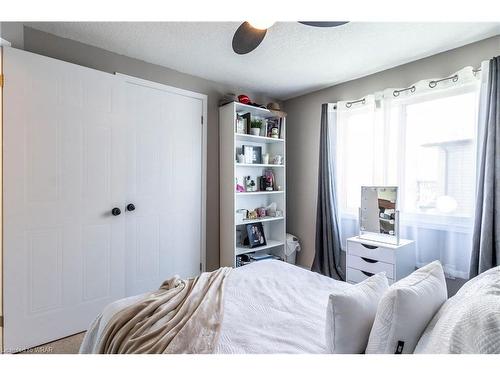 4 Adler Drive, Cambridge, ON - Indoor Photo Showing Bedroom