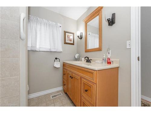 45 Holly Trail, Puslinch, ON - Indoor Photo Showing Bathroom