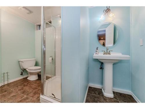 15 Old Huron Court, Kitchener, ON - Indoor Photo Showing Bathroom