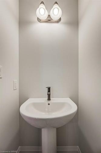 13-245 Applewood Street, Plattsville, ON - Indoor Photo Showing Bathroom