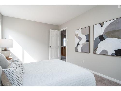 208 Ridgemere Court, Kitchener, ON - Indoor Photo Showing Bedroom