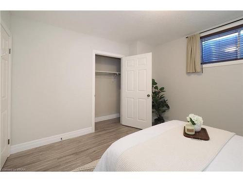 10B-1180 Countrystone Drive, Kitchener, ON - Indoor Photo Showing Bedroom
