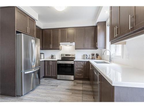 62-61 Soho Street, Stoney Creek, ON - Indoor Photo Showing Kitchen With Upgraded Kitchen