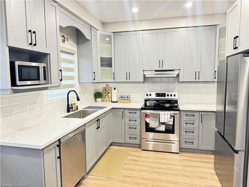 122 Peach Blossom Crescent, Kitchener, ON - Indoor Photo Showing Kitchen With Upgraded Kitchen