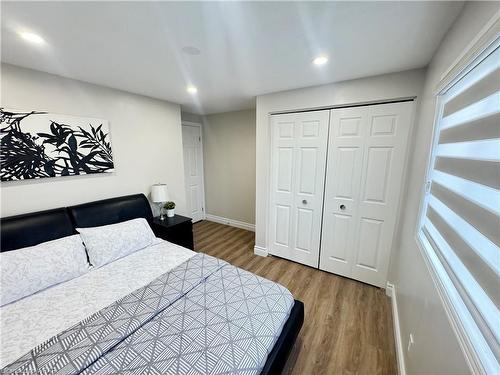 122 Peach Blossom Crescent, Kitchener, ON - Indoor Photo Showing Bedroom