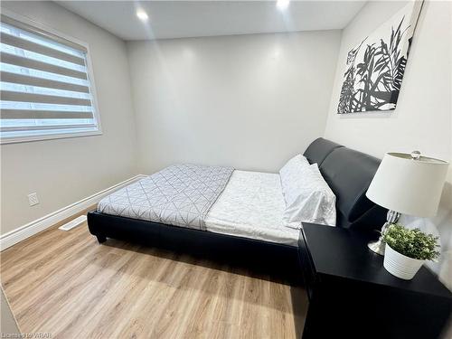 122 Peach Blossom Crescent, Kitchener, ON - Indoor Photo Showing Bedroom