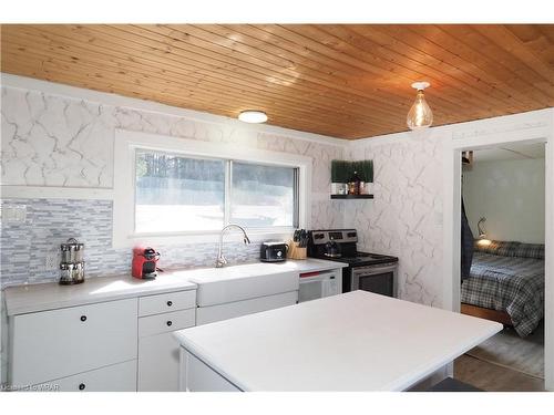 950 Ninth Street, Belwood Lake, ON - Indoor Photo Showing Kitchen