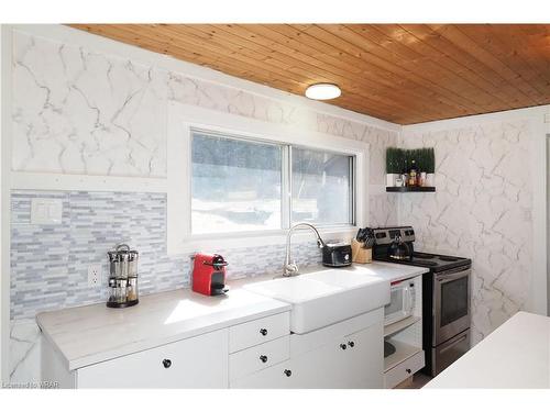 950 Ninth Street, Belwood Lake, ON - Indoor Photo Showing Kitchen