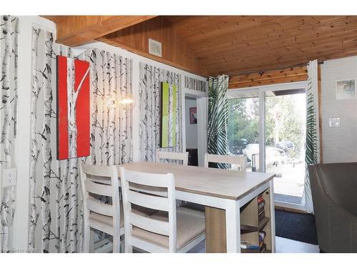 950 Ninth Street, Belwood Lake, ON - Indoor Photo Showing Dining Room