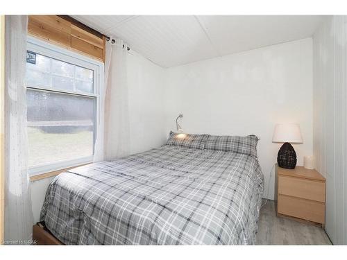 950 Ninth Street, Belwood Lake, ON - Indoor Photo Showing Bedroom