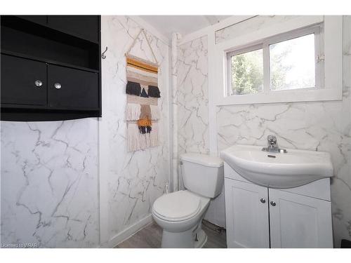 950 Ninth Street, Belwood Lake, ON - Indoor Photo Showing Bathroom