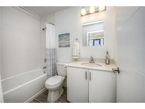 1206-1438 Highland Road, Kitchener, ON - Indoor Photo Showing Bathroom