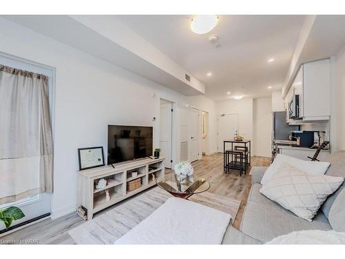 410-247 Northfield Drive E, Waterloo, ON - Indoor Photo Showing Living Room