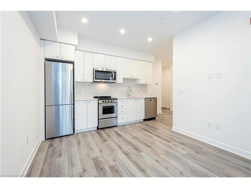 218-312 Erb Street W, Waterloo, ON - Indoor Photo Showing Kitchen With Stainless Steel Kitchen With Upgraded Kitchen