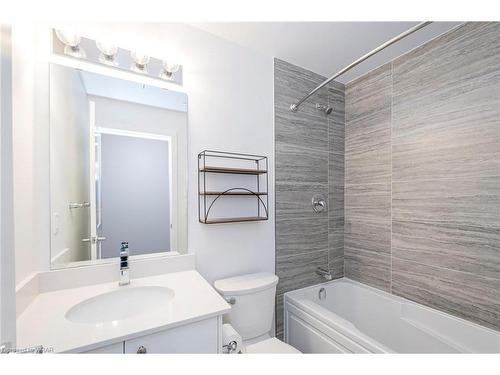 218-312 Erb Street W, Waterloo, ON - Indoor Photo Showing Bathroom