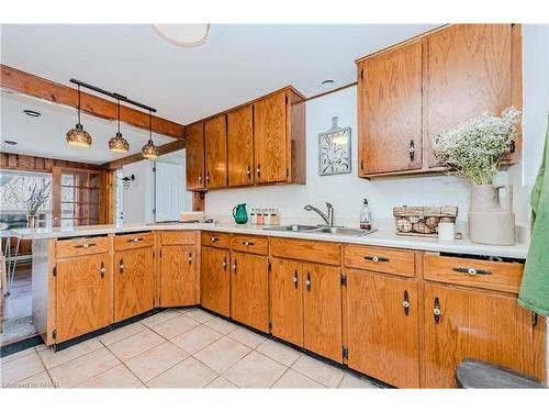 13 Poplar Trail, Puslinch, ON - Indoor Photo Showing Kitchen With Double Sink