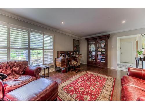 340 Marlowe Drive, Waterloo, ON - Indoor Photo Showing Living Room