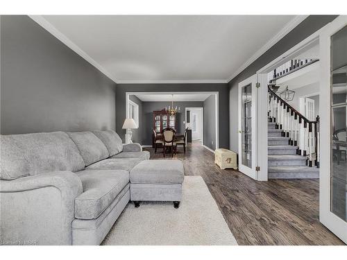 483 Saginaw Parkway, Cambridge, ON - Indoor Photo Showing Living Room