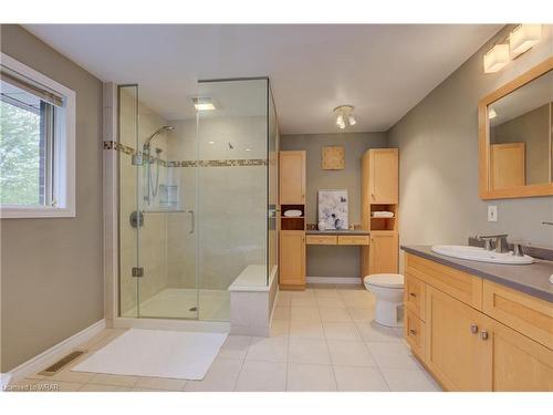101 Brewster Place, Cambridge, ON - Indoor Photo Showing Bathroom
