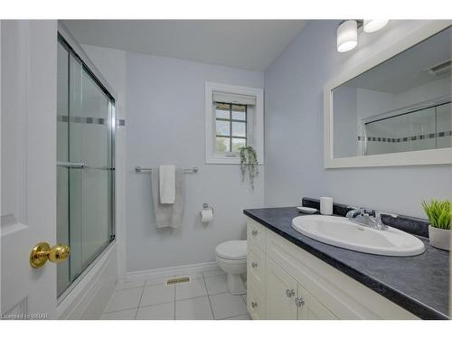101 Brewster Place, Cambridge, ON - Indoor Photo Showing Bathroom