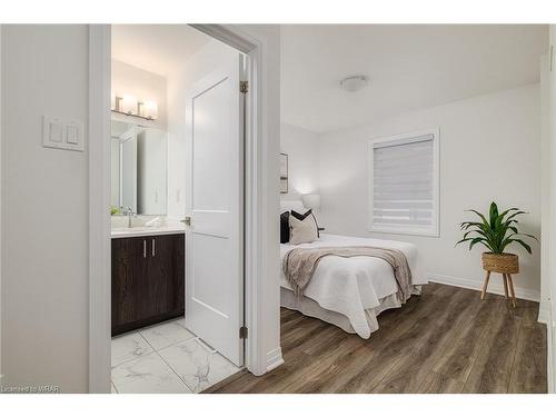 57-51 Sparrow Avenue, Cambridge, ON - Indoor Photo Showing Bedroom