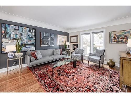 160 Lucan Avenue, Waterloo, ON - Indoor Photo Showing Living Room