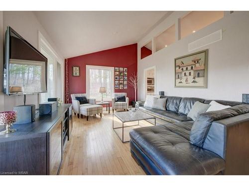 110 Peel Street, West Montrose, ON - Indoor Photo Showing Living Room
