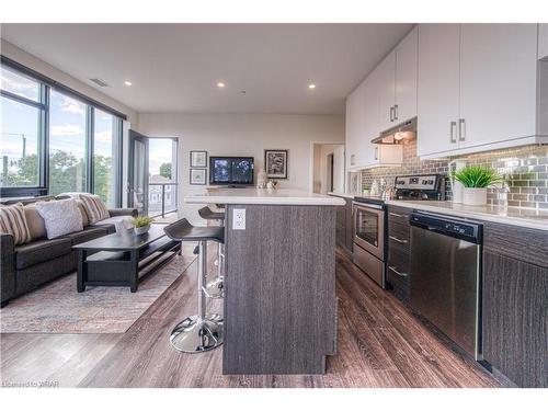 313-690 King Street W, Kitchener, ON - Indoor Photo Showing Kitchen