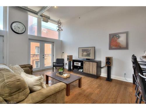 215-276 King Street W, Kitchener, ON - Indoor Photo Showing Living Room