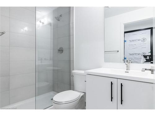 1412-5 Wellington Street S, Kitchener, ON - Indoor Photo Showing Bathroom