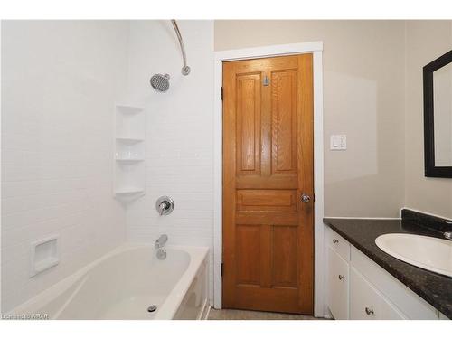44-46 Brubacher Street, Kitchener, ON - Indoor Photo Showing Bathroom