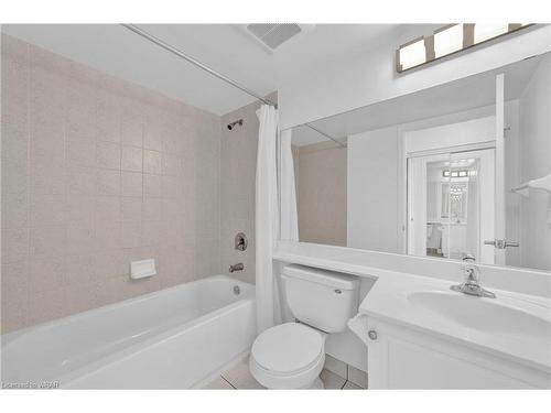 714-350 Red Maple Road, Richmond Hill, ON - Indoor Photo Showing Bathroom