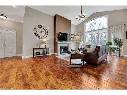 280 William Street E, Parkhill, ON - Indoor Photo Showing Living Room With Fireplace