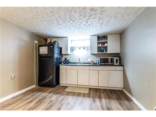 6 Bigham Crescent, Woodstock, ON - Indoor Photo Showing Kitchen