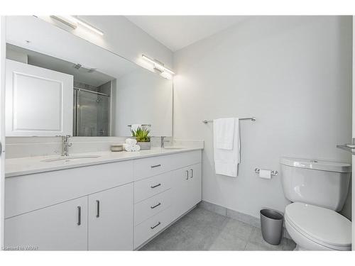 1409-15 Glebe Street, Cambridge, ON - Indoor Photo Showing Bathroom